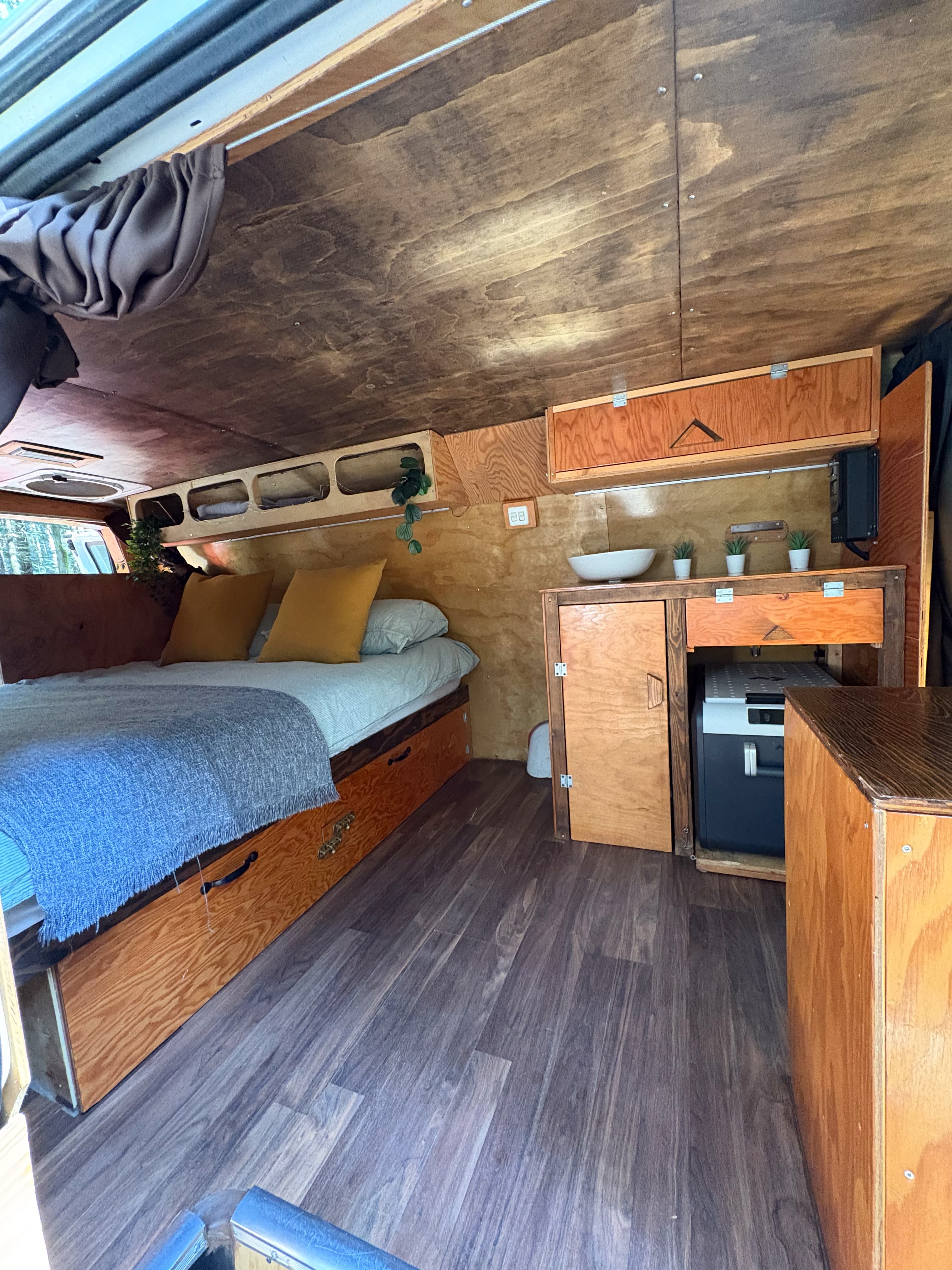 Johnny Savana interior